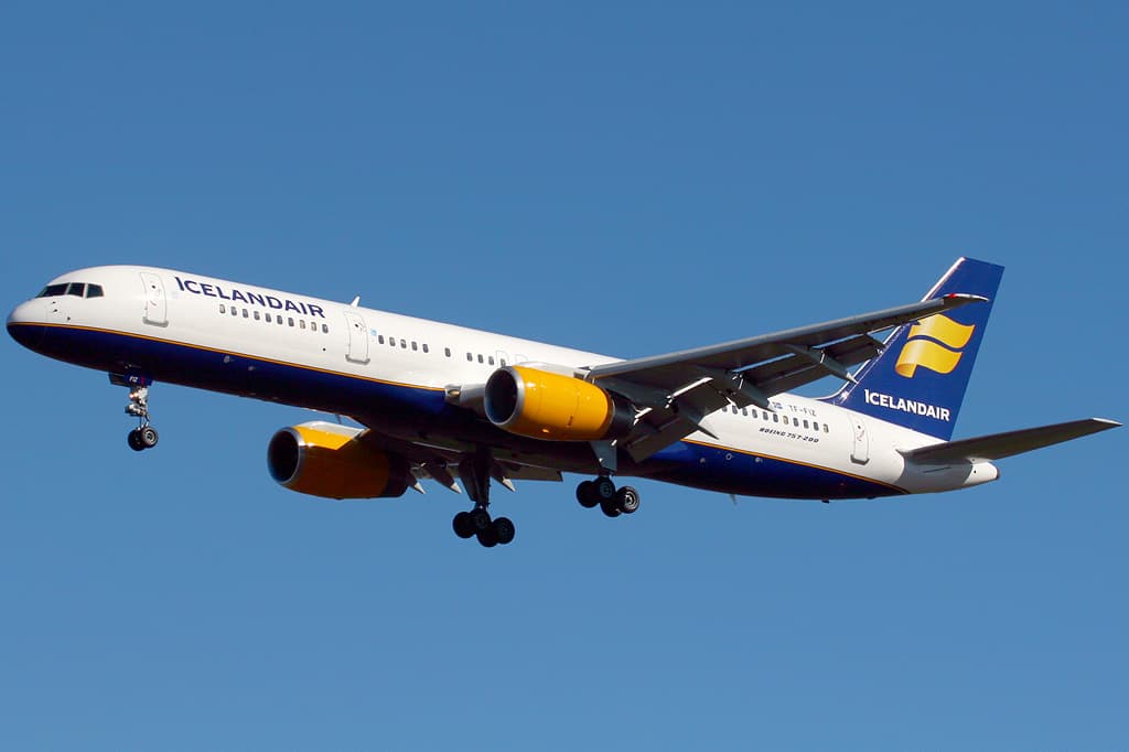 Icelandair vliegtuig in vlucht