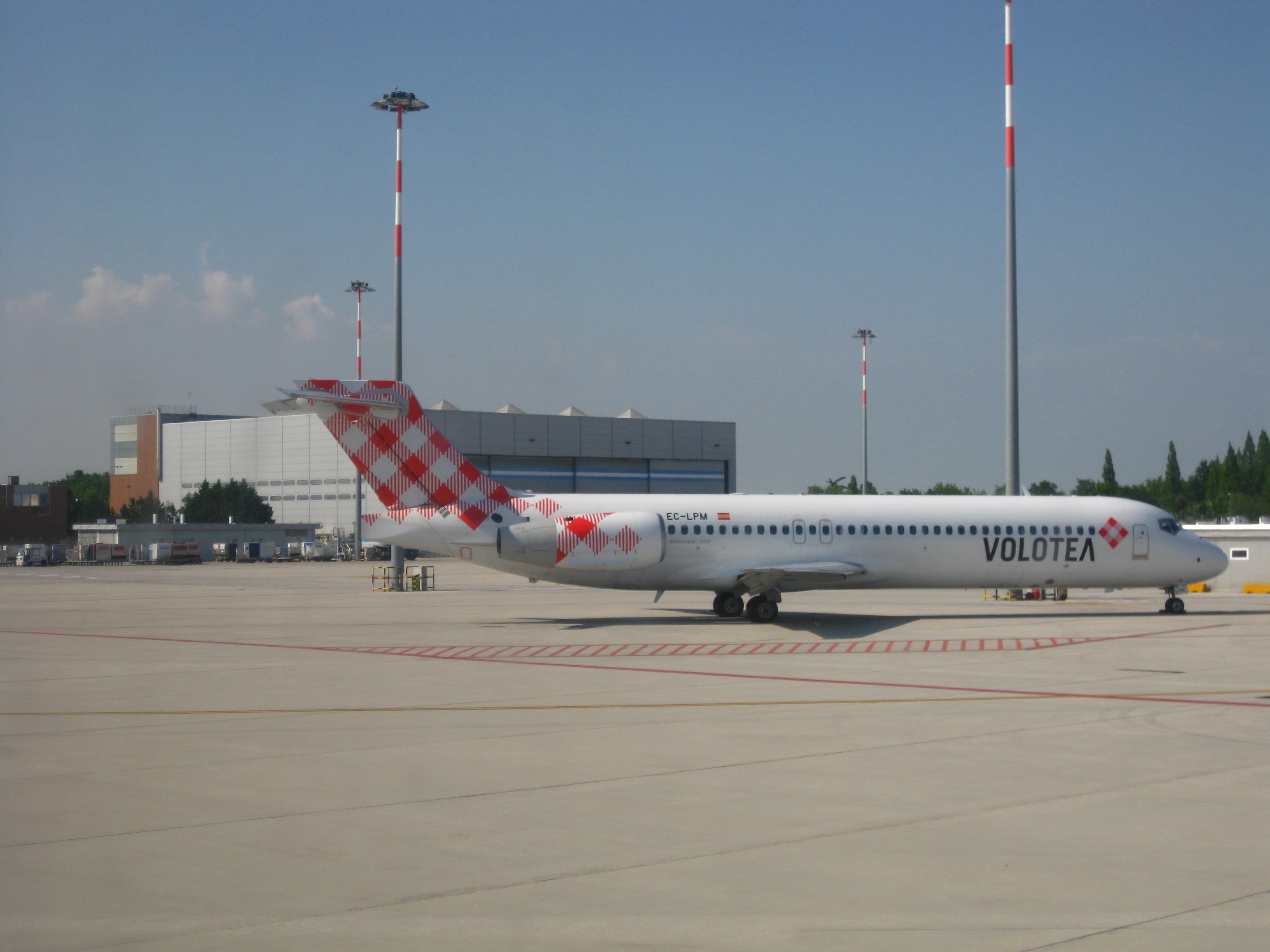 Volotea vliegtuig in vlucht