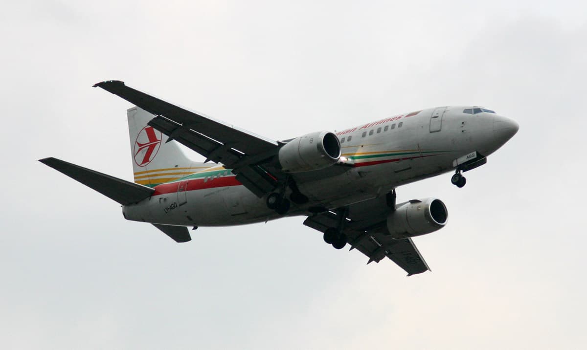 Lithuanian Airlines vliegtuig in vlucht