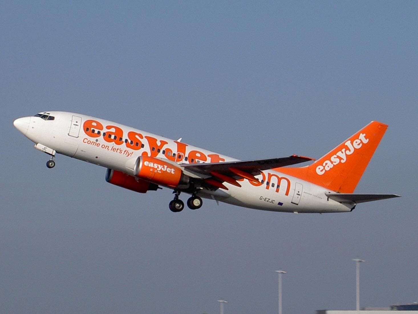 easyJet vliegtuig in vlucht